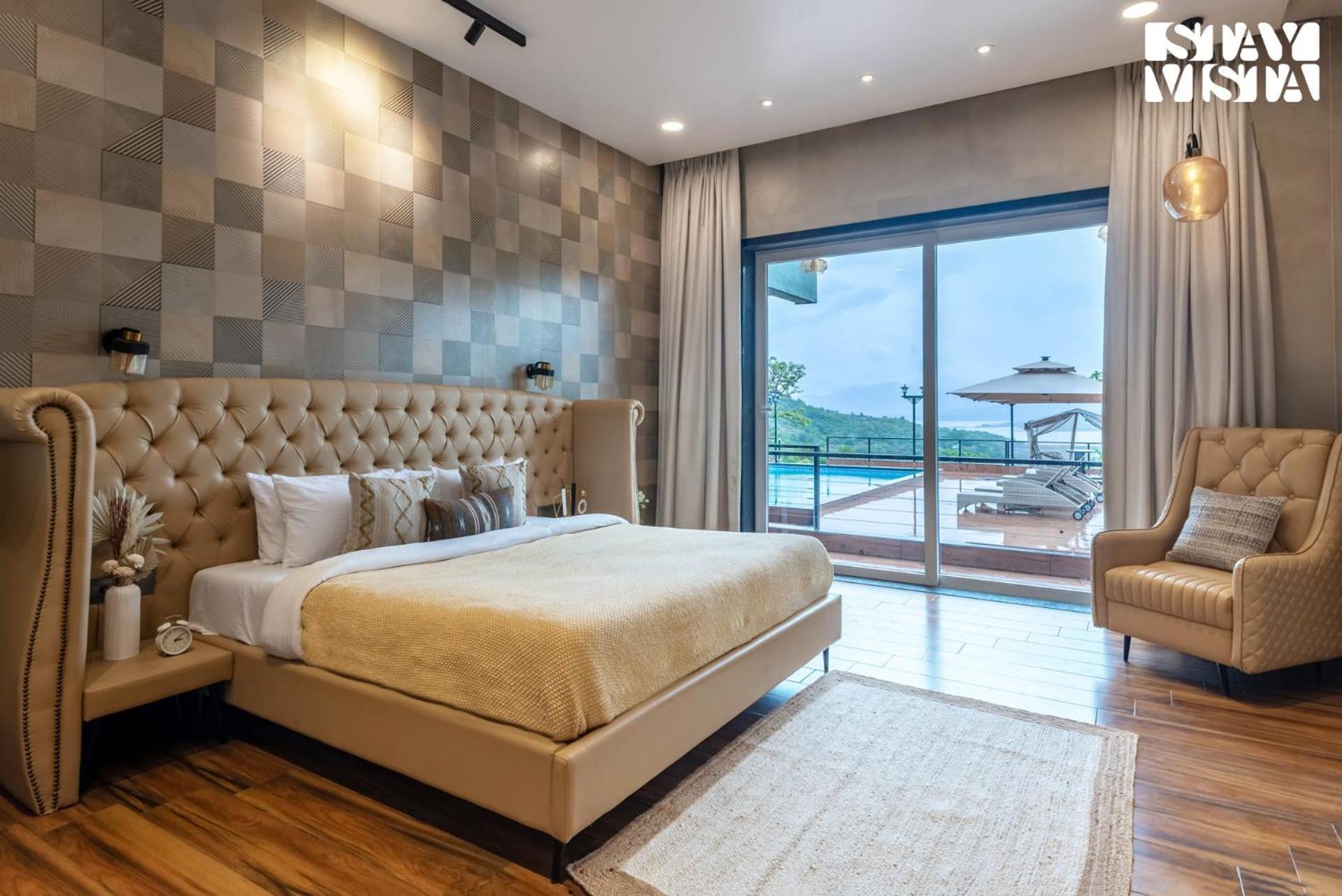 Stayvista At La Nirvana With Pool, Music Speaker & Indoor-Outdoor Game ロナバラ エクステリア 写真