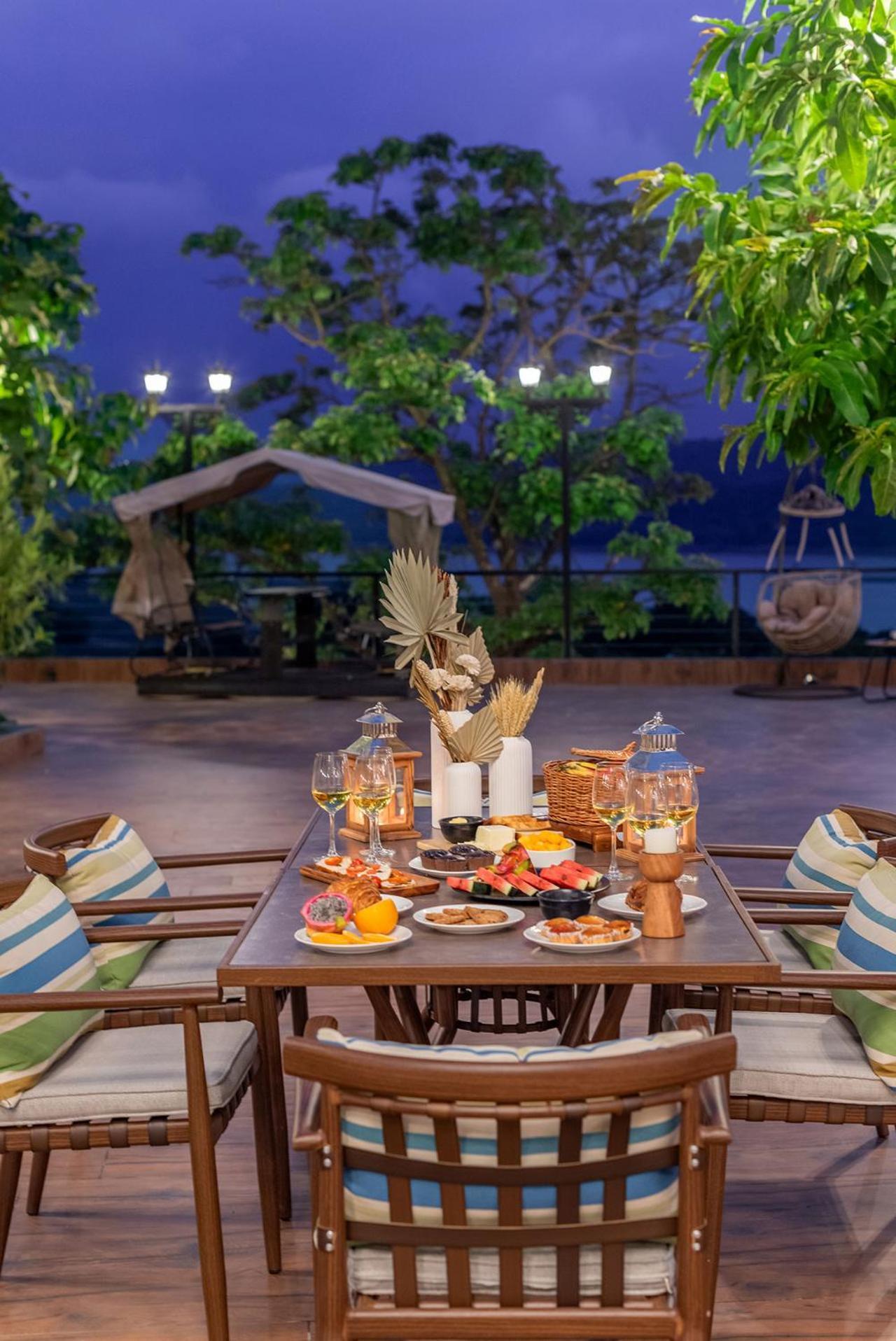 Stayvista At La Nirvana With Pool, Music Speaker & Indoor-Outdoor Game ロナバラ エクステリア 写真