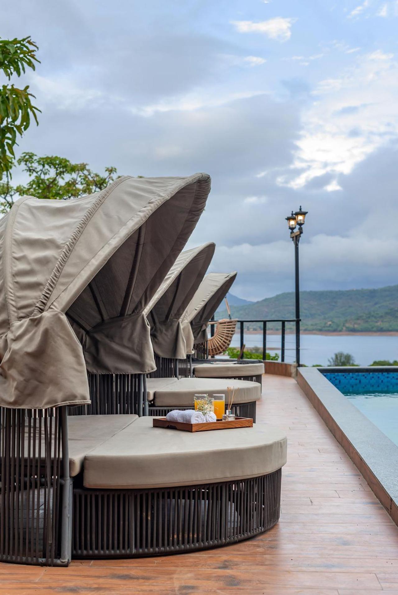 Stayvista At La Nirvana With Pool, Music Speaker & Indoor-Outdoor Game ロナバラ エクステリア 写真