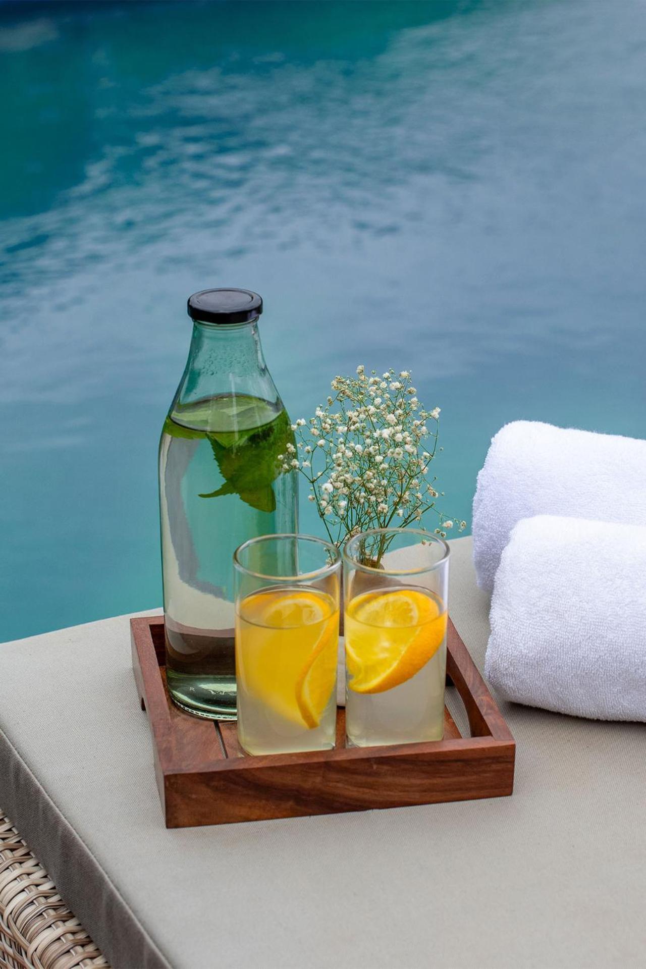 Stayvista At La Nirvana With Pool, Music Speaker & Indoor-Outdoor Game ロナバラ エクステリア 写真